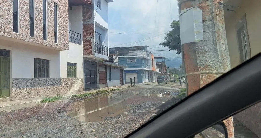 Continúan en Uruapan ataques a fachadas de domicilios relacionados con amagos por extorsión