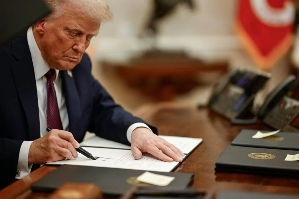 Corte pone en jaque los aranceles de Trump, pero la incertidumbre permanece para el comercio internacional