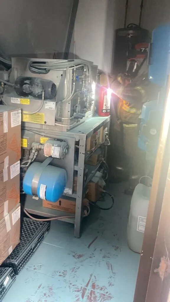 Cortocircuito en negocio de hamburguesas del Centro Histórico de Morelia alerta a trabajadores y comensales-1