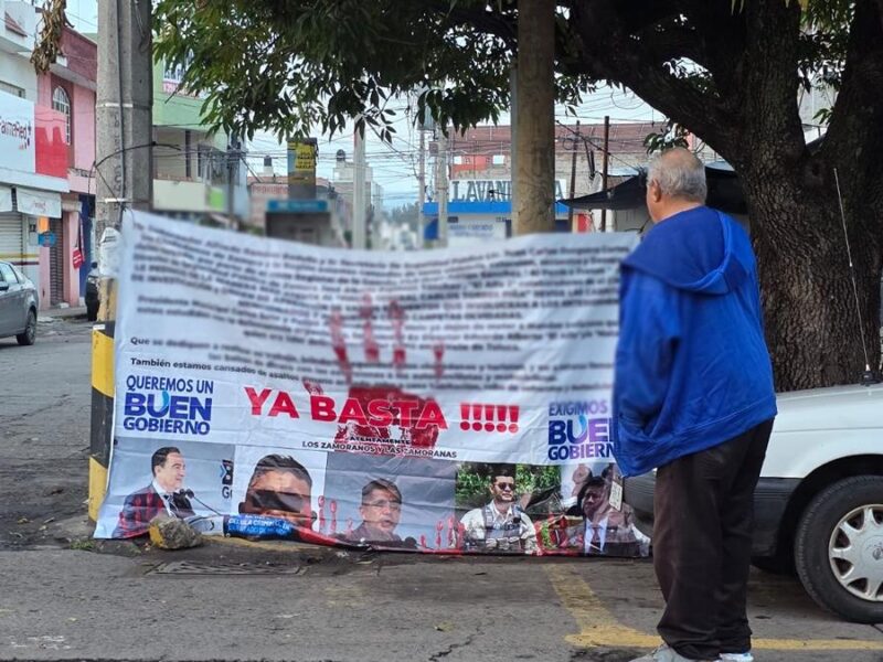 Cuelgan narcomantas en Zamora y Jacona contra corporaciones policiales