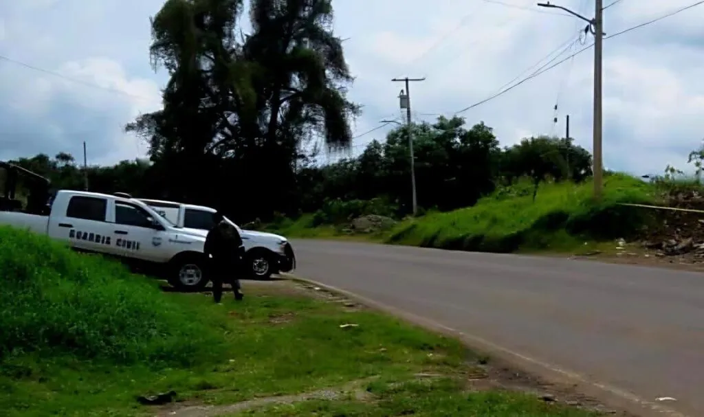 Cuerpo putrefacto de un adulto mayor es hallado en barranco de Uruapan; autoridades investigan