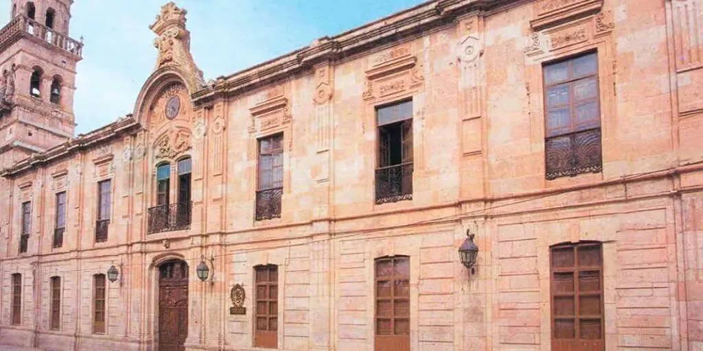 Denuncia docente violencia institucional y acoso en la Facultad de Derecho de la UMSNH