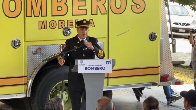 Denuncian bomberos de Morelia carencias de equipo para realizar su labor