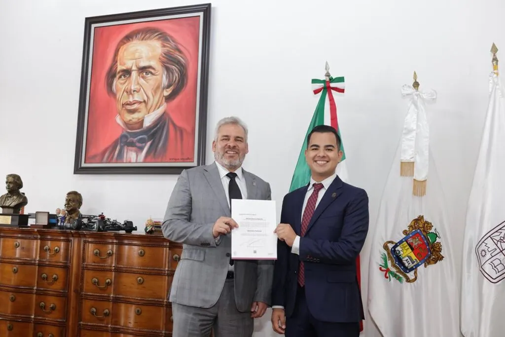 Designa Bedolla a Aldair Medina como secretario particular
