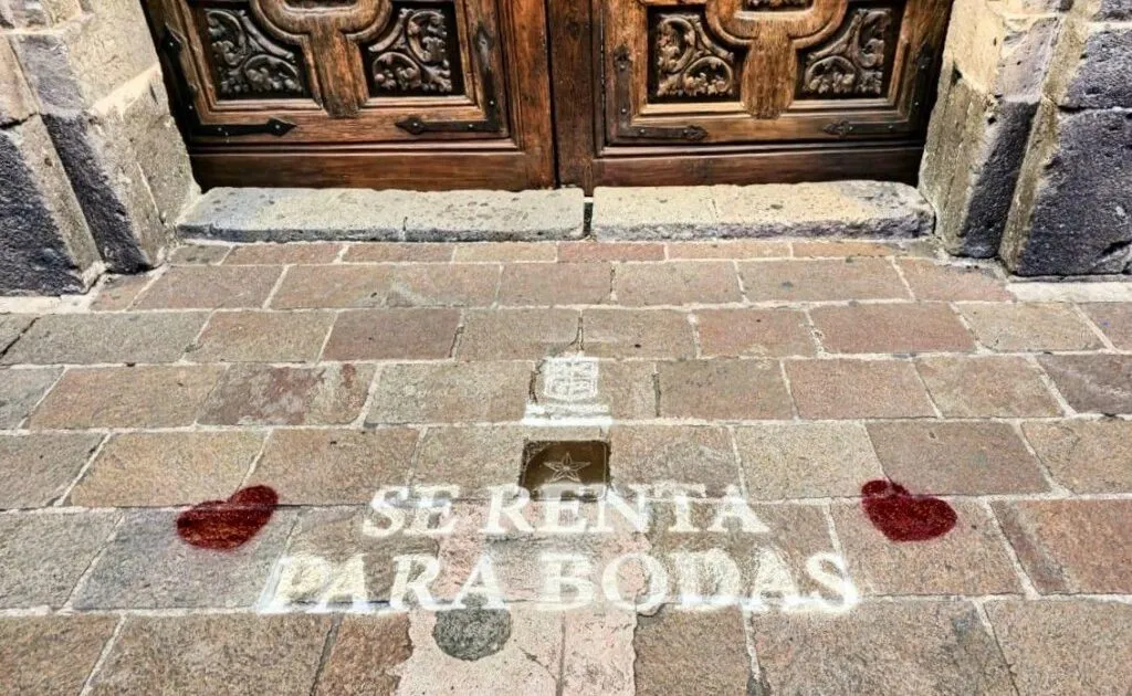 Detienen al artista ‘Juan Maíz’ por intervención en Palacio Clavijero