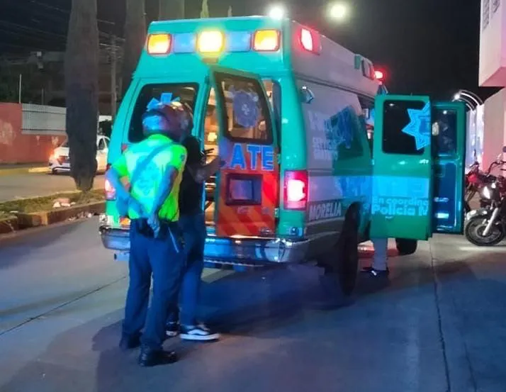 Dos adultos mayores son atropellados en Morelia; resultan heridos