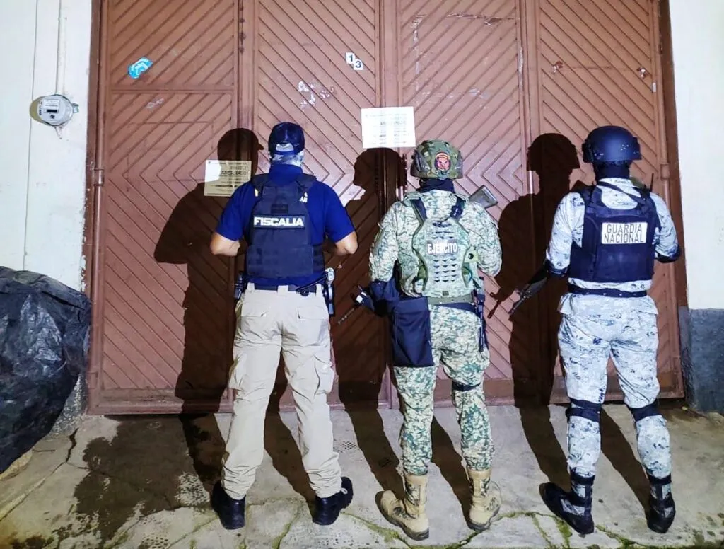 Durante cateo en Pátzcuaro aseguran 925 dosis de metanfetamina y detienen a un hombre