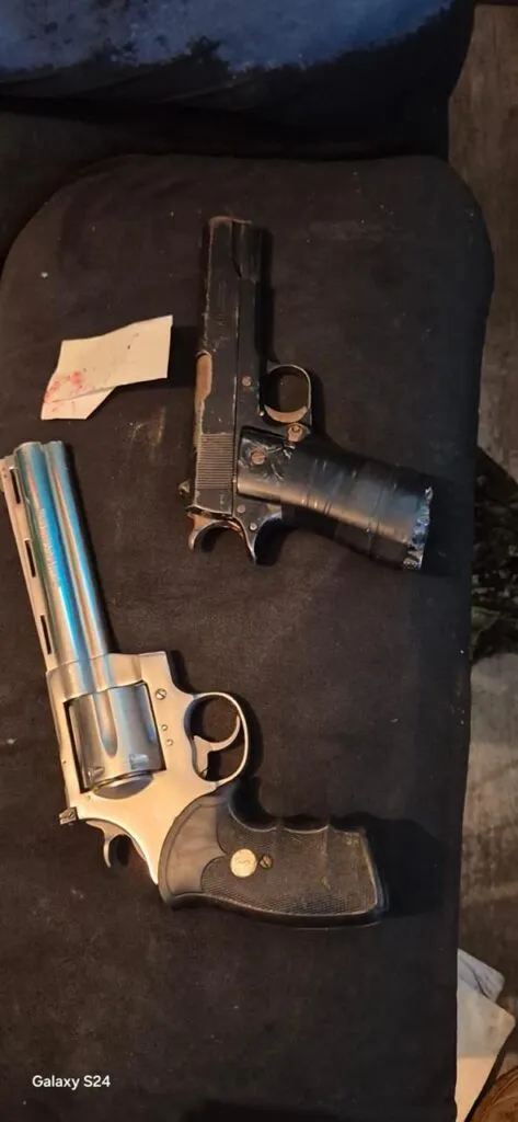 Durante cateo en Uruapan aseguran armas