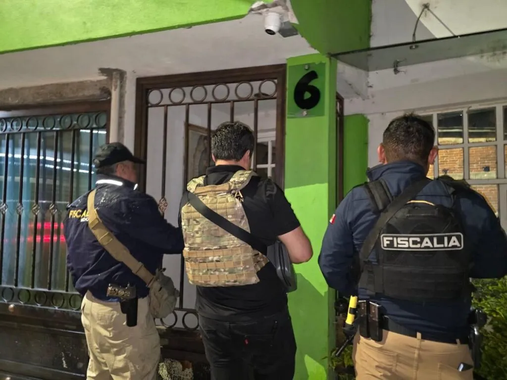 Durante cateo en Uruapan aseguran armas, drogas, equipo táctico y pólvora; hay un detenido