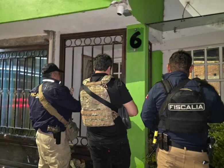 Durante cateo en Uruapan aseguran armas, drogas, equipo táctico y pólvora; hay un detenido