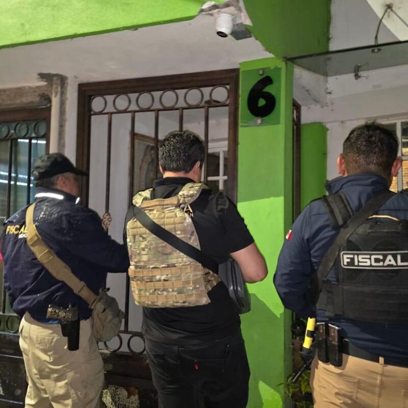 Durante cateo en Uruapan aseguran armas, drogas, equipo táctico y pólvora; hay un detenido