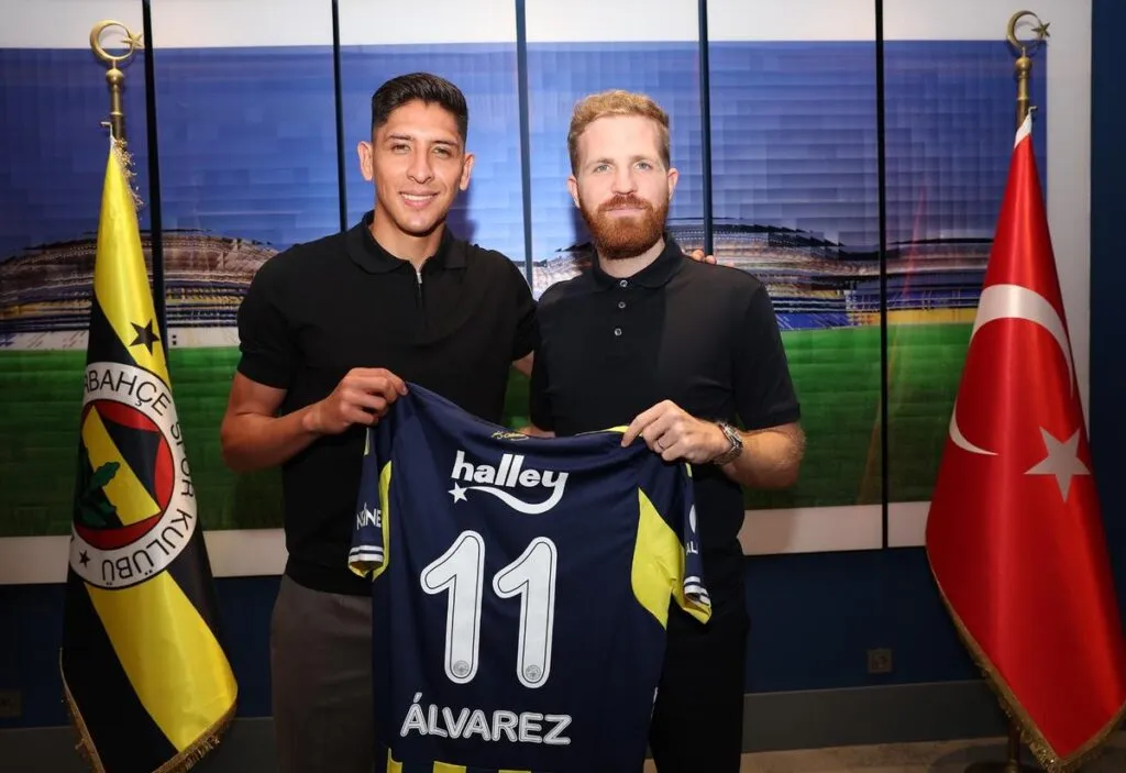 Edson Álvarez firma con el Fenerbahce de Turquía
