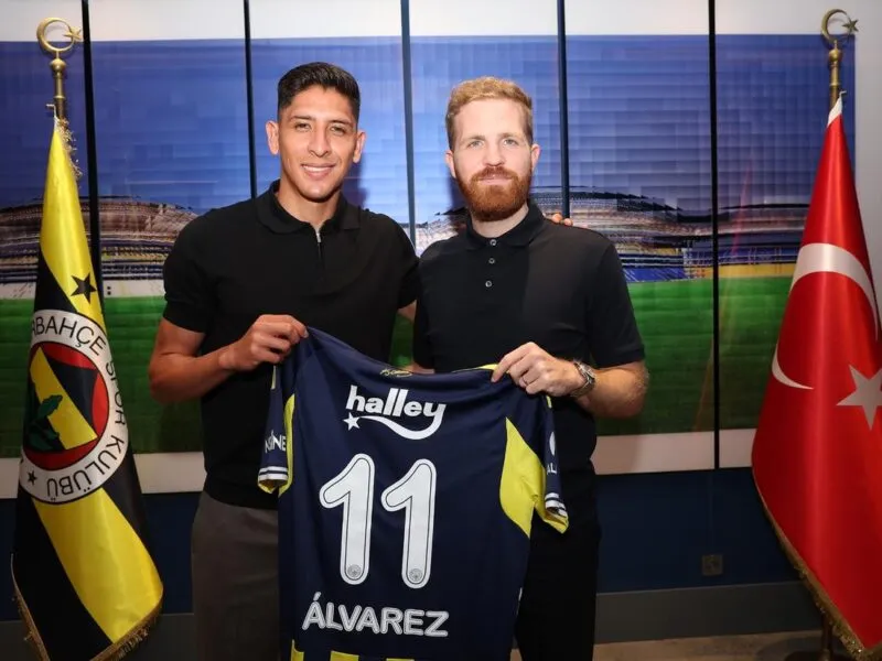 Edson Álvarez firma con el Fenerbahce de Turquía