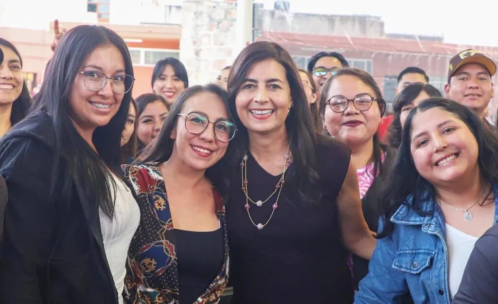 El lunes regresan a las aulas más de 953 mil estudiantes de básica: Gabriela Molina