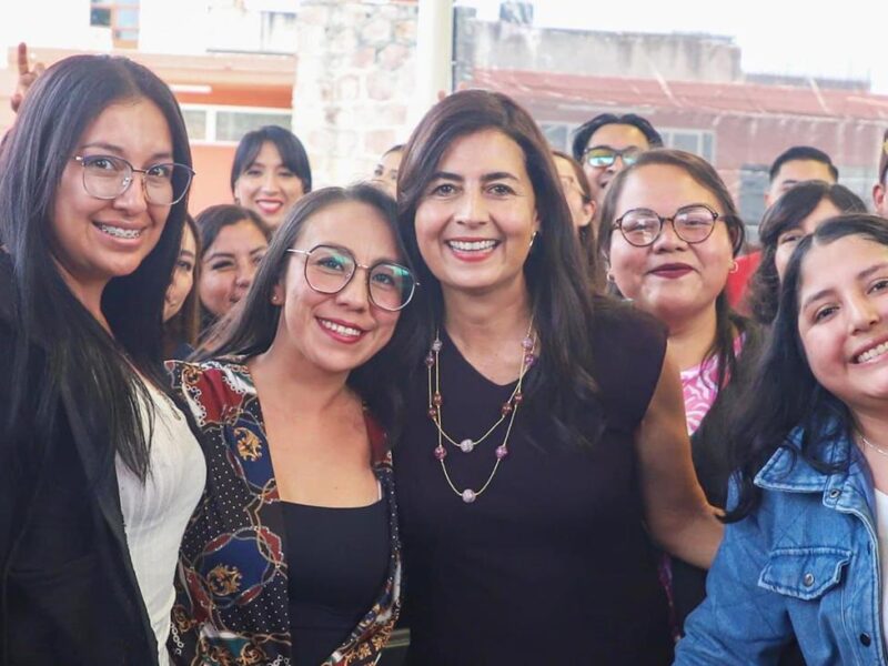 El lunes regresan a las aulas más de 953 mil estudiantes de básica: Gabriela Molina