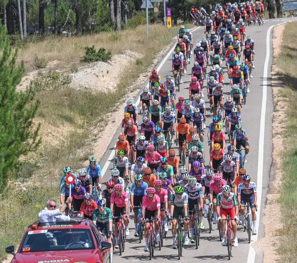 El mexicano Isaac del Toro se mantiene en tercero en la Vuelta a Burgos 2025-1