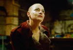 Emma Stone sorprende con transformación para la película “Bugonia”