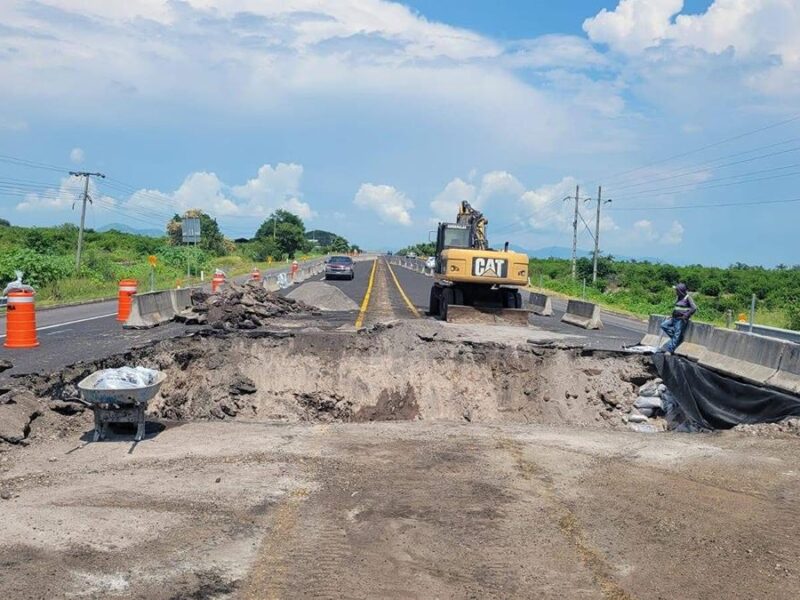 Empresa concesionaria atiende socavón en la carretera federal 120: SCOP