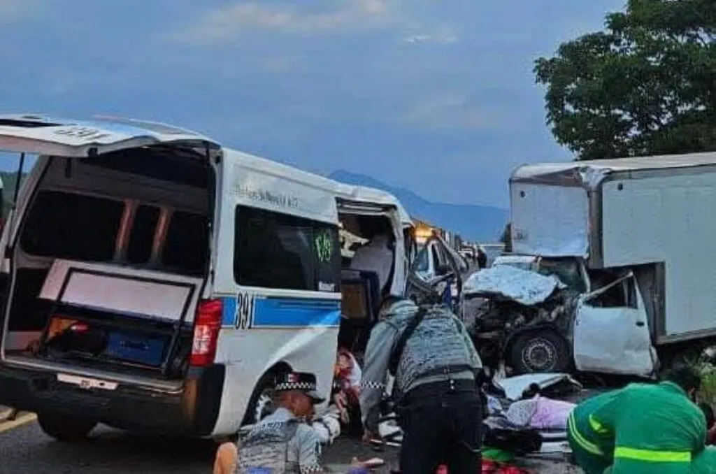 En accidente vehicular deja cuatro personas fallecidas en la Siglo XXI