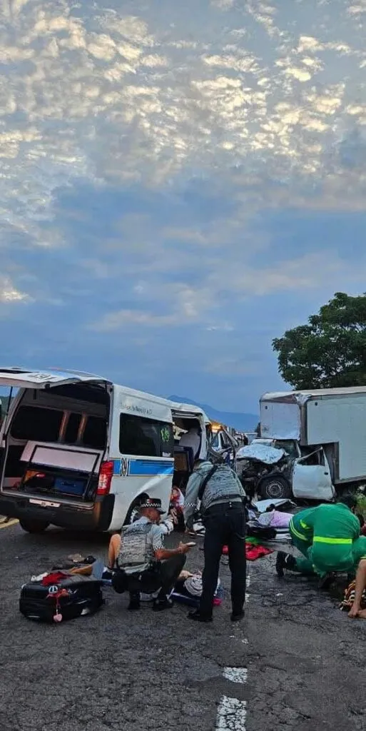 En accidente vehicular deja cuatro personas fallecidas en la Siglo XXI-2