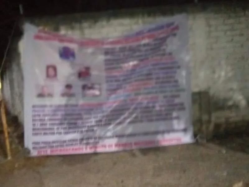 En Apatzingán colocan con mensajes que acusan a mandos policiales de vínculos con la delincuencia organizada
