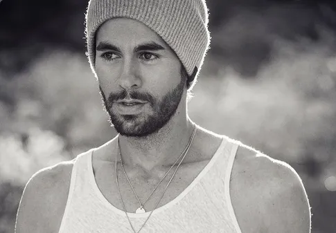 Enrique Iglesias y Anna Kournikova esperan a su cuarto hijo