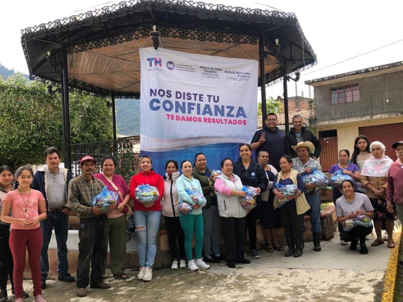 Entrega diputada Tere Herrera apoyos alimentarios a familias de Hidalgo