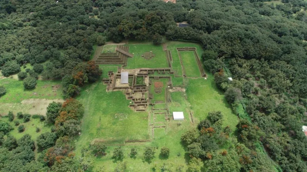 Explora la riqueza cultural de Michoacán en sus zonas arqueológicas-3
