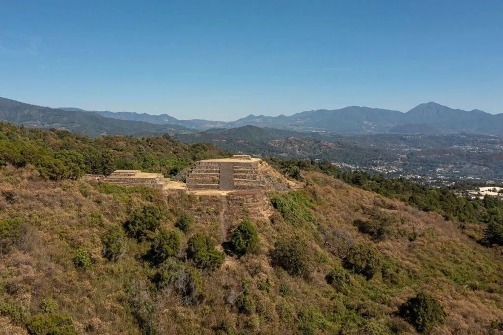 Explora la riqueza cultural de Michoacán en sus zonas arqueológicas-4