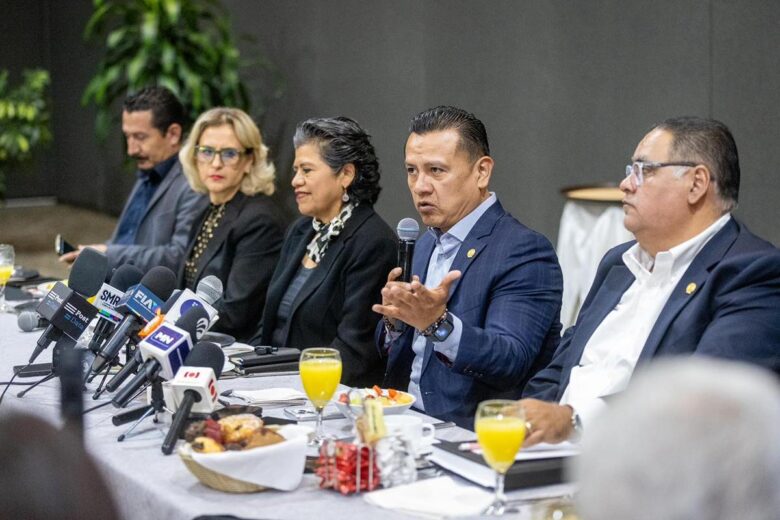 El fiscal Carlos Torres Piña anunció que la FGE Michoacán prohíbe los moches en trámites e investigaciones, habilita líneas de denuncia y aplicará sanciones a funcionarios que participen en actos de corrupción