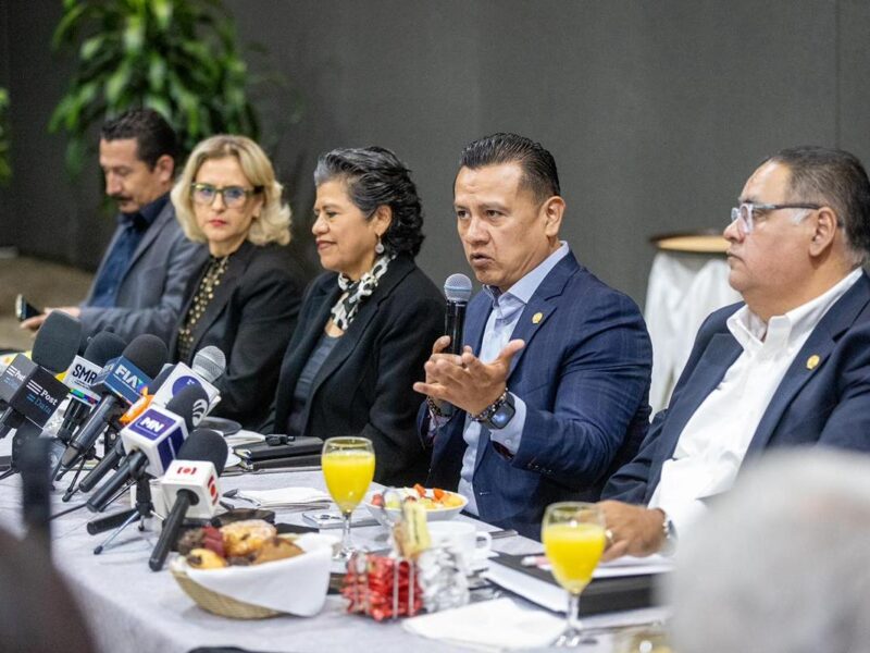 El fiscal Carlos Torres Piña anunció que la FGE Michoacán prohíbe los moches en trámites e investigaciones, habilita líneas de denuncia y aplicará sanciones a funcionarios que participen en actos de corrupción