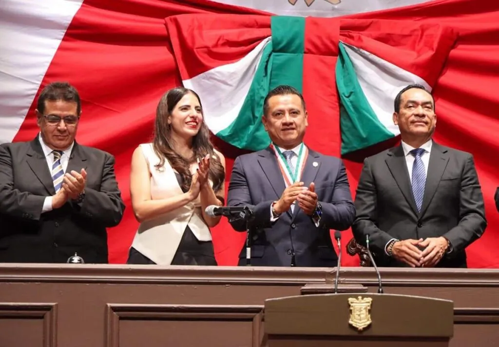 Fiscalía de Michoacán recibe condecoración del Congreso