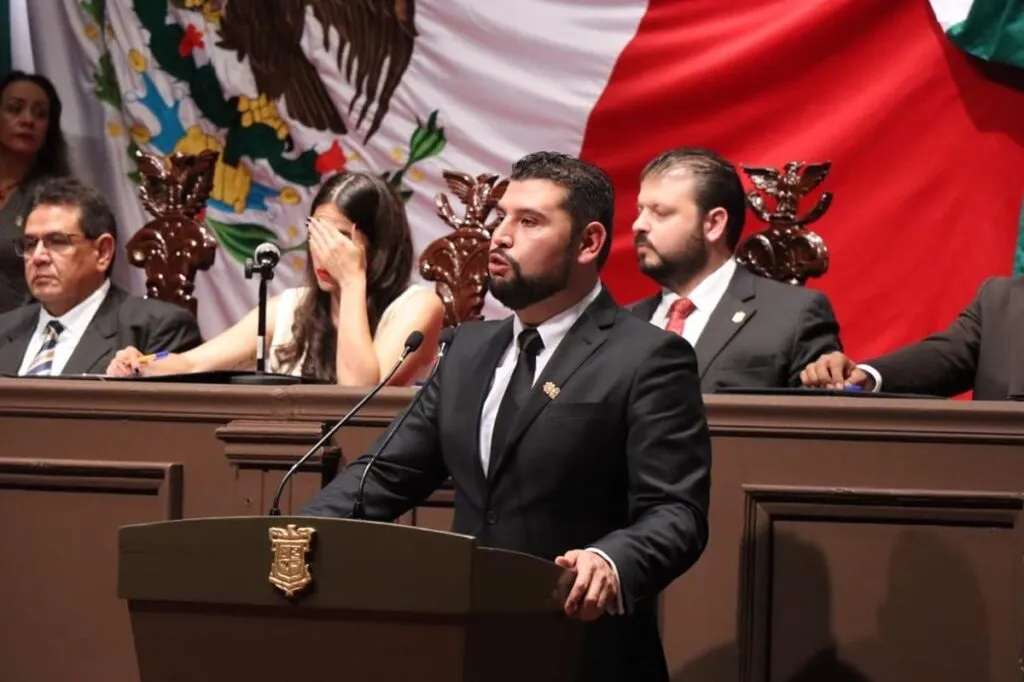 Fiscalía de Michoacán recibe condecoración del Congreso 2