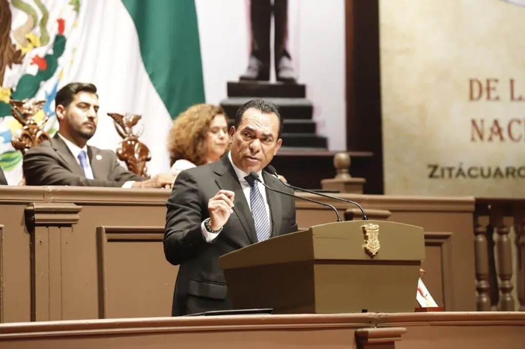 Fiscalía de Michoacán recibe condecoración del Congreso 3