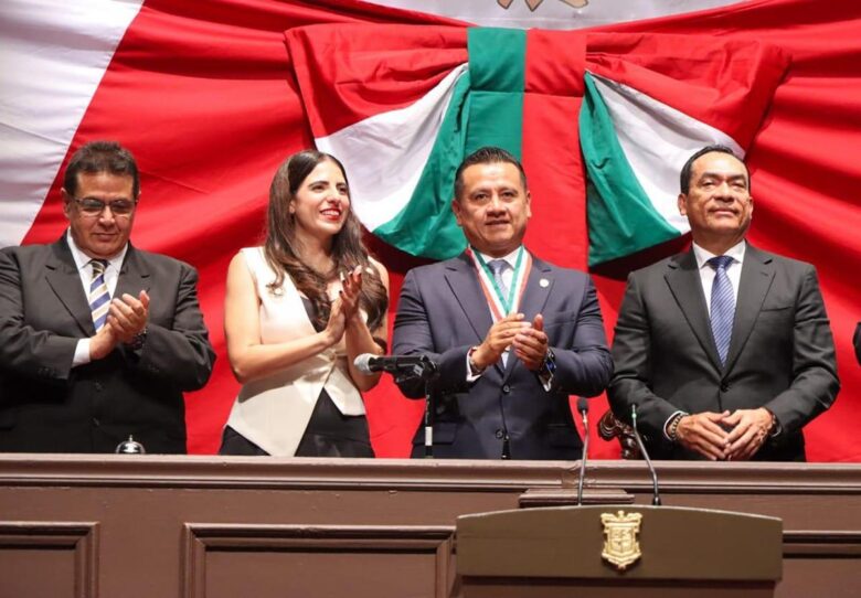 Fiscalía de Michoacán recibe condecoración del Congreso