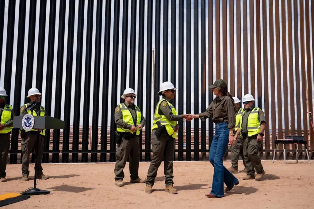 Frman exención para construcción del muro fronterizo en Texas
