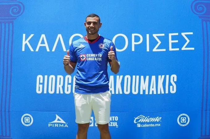 Giakumakis se va del Cruz Azul y regresa a Grecia