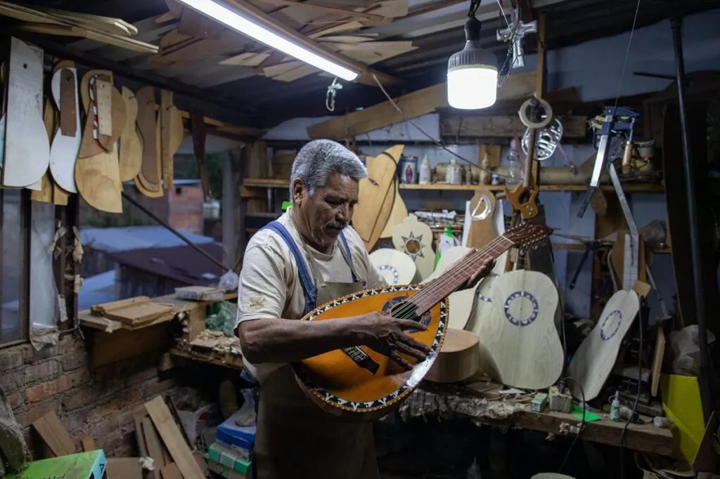 Gobierno de Michoacán avanza en la Indicación Geográfica de la guitarra de Paracho: Casart