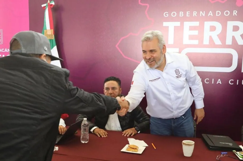 Gobierno de puertas abiertas; Bedolla lleva audiencia pública a Epitacio Huerta-3