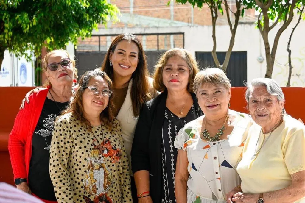 Gobierno de Zacapu celebra a sus abuelos Zacapu abraza a sus abuelos con integración y reconocimiento