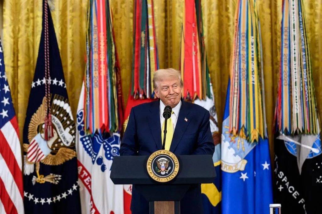 "Graves consecuencias" si Putin frena la paz en Ucrania, amaga Trump