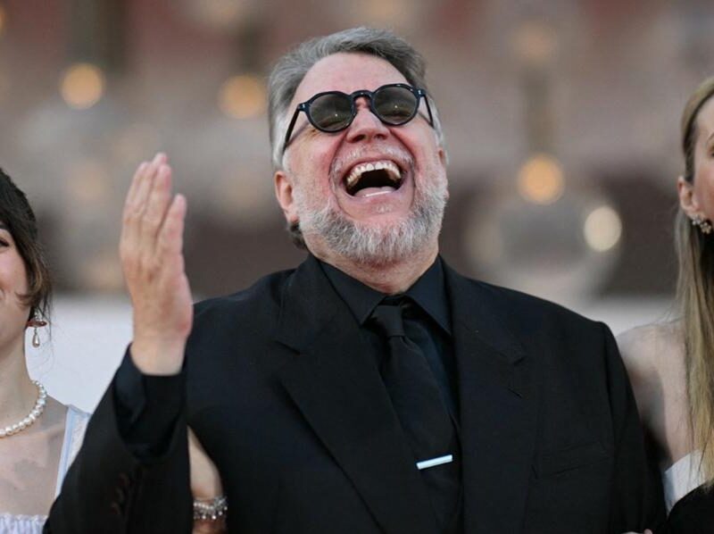 Guillermo del Toro presenta "Frankenstein" en Venecia; lo ovacionan de pie más de 10 minutos