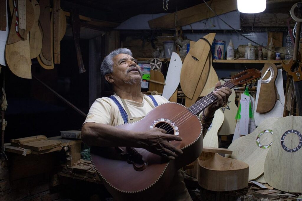 guitarra de Paracho cerca de la Indicación Geográfica