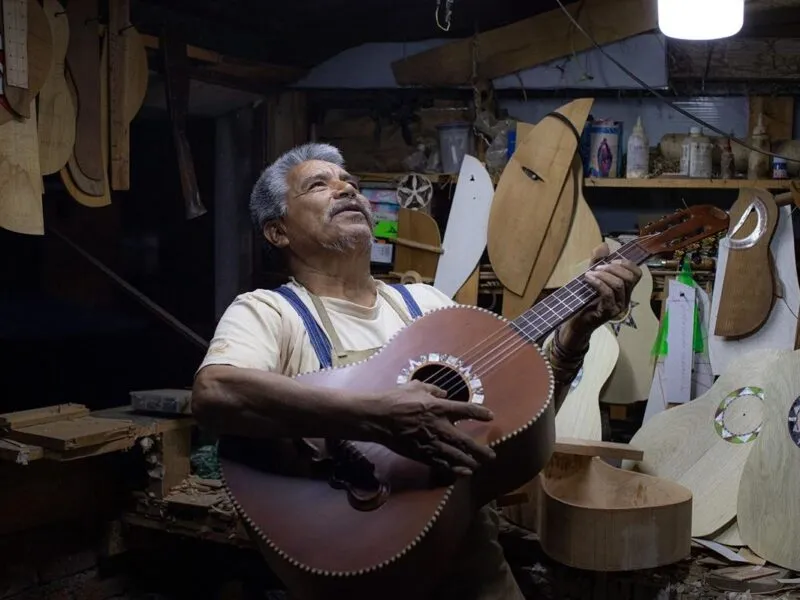 guitarra de Paracho cerca de la Indicación Geográfica