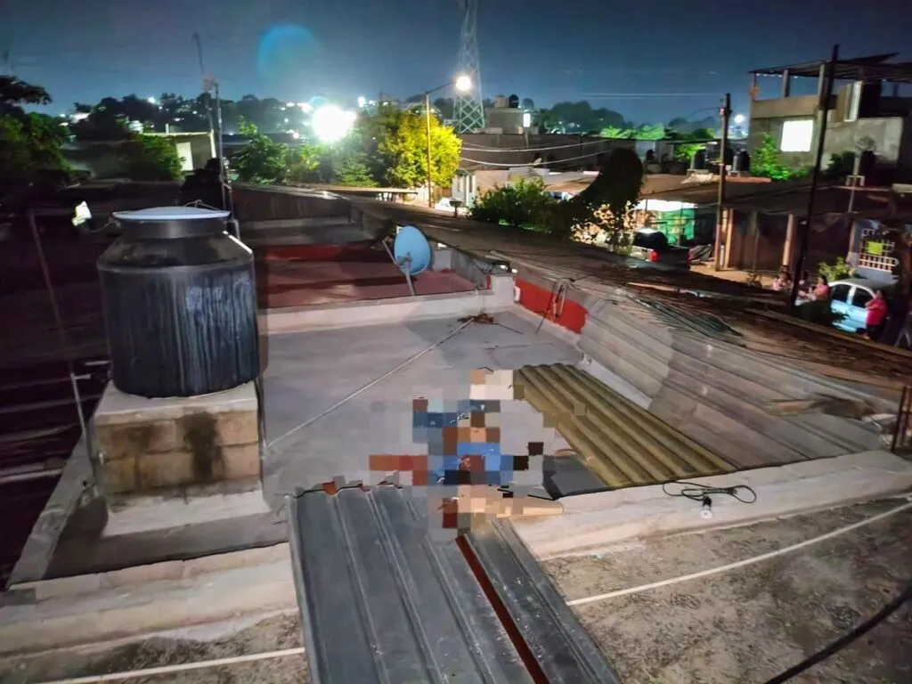 Hallan adulto mayor sin vida en azotea en Lázaro Cárdenas