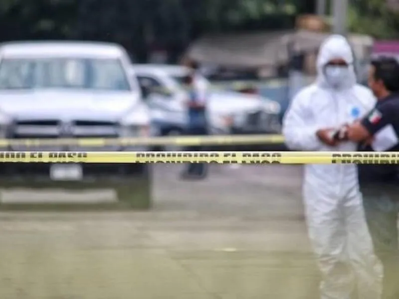 Hallan dos cabezas humanas con narcomensaje en plena vía pública en Apatzingán 1
