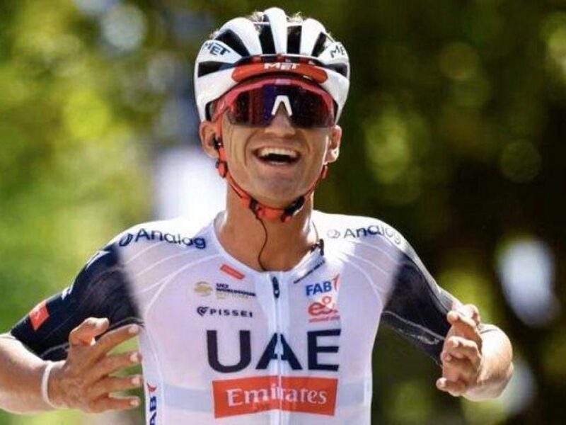 Histórico triunfo del mexicano Isaac del Toro al ganar el Circuito de Getxo 2025