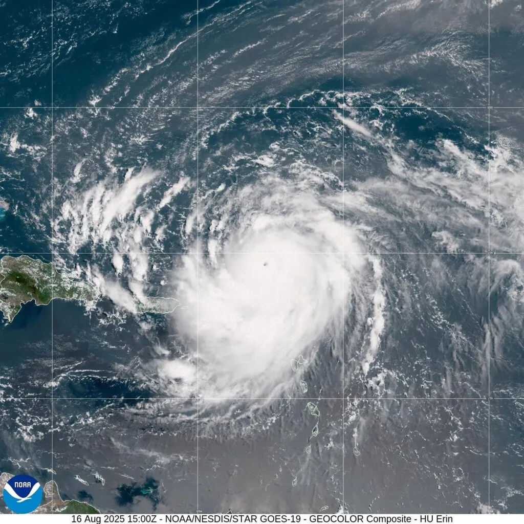 Huracán "Erin" se eleva a "catastrófica" categoría 5