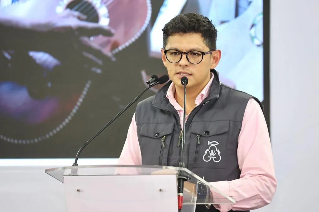 Impulsan en Michoacán guitarras de Paracho