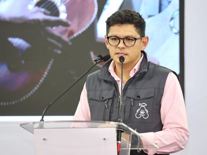 Impulsan en Michoacán guitarras de Paracho